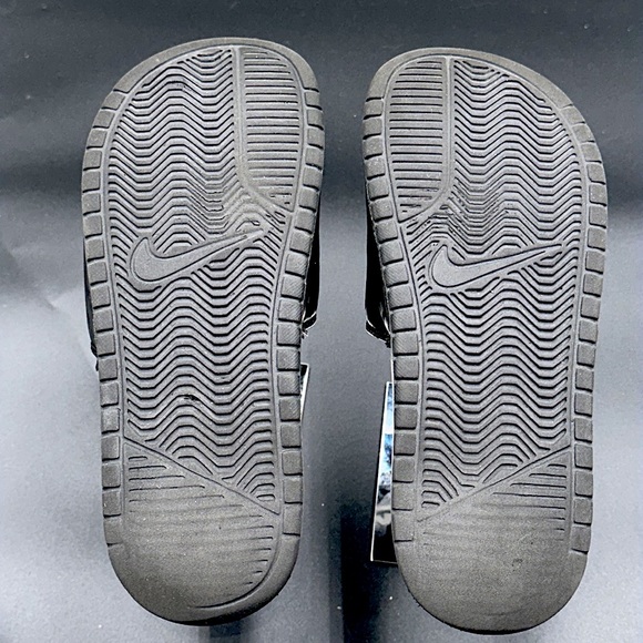 NIKE Benassi Slide Sandal - size 6 Women. Black. Good condition! - Picture 6 of 6